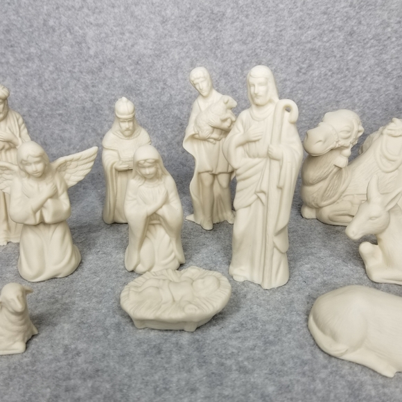 Maryetta Fine Porcelain 13pc Nativity Set Christmas Nativity Holiday Decor White - Picture 5 of 8